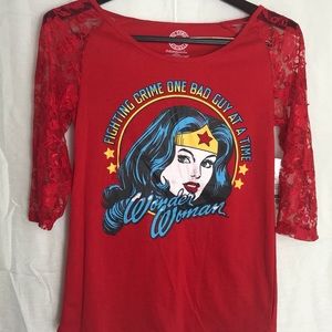 DC WONDER WOMAN TOP W/ LACE SLEEVES SZ L NWT